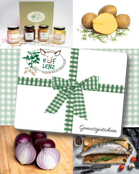 Geschenkidee vom Bauernhof: Hof Lenz Genussgutschein mit grün-weiß karierter Schleife, umgeben von regionalen Produkten wie Kartoffeln, Zwiebeln, Zanderfilet, Chutneys und Marmeladen – ideal zum Verschenken von hochwertigen Lebensmitteln direkt vom Erzeuger.