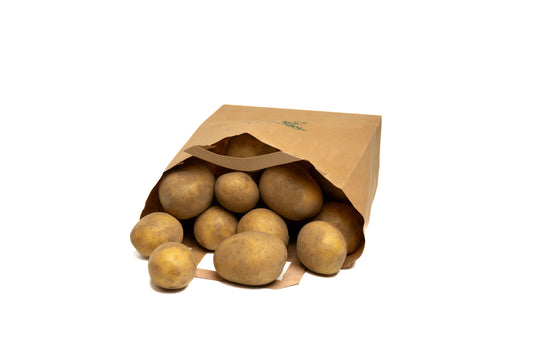 Speisekartoffeln der Sorte Gala in einer Papiertüte – frisch vom Hof Lenz in Wrestedt. Gelbfleischig, vorwiegend festkochend und ideal für Salzkartoffeln, Aufläufe oder Bratkartoffeln. Erdnah, ungewaschen, direkt vom Feld.